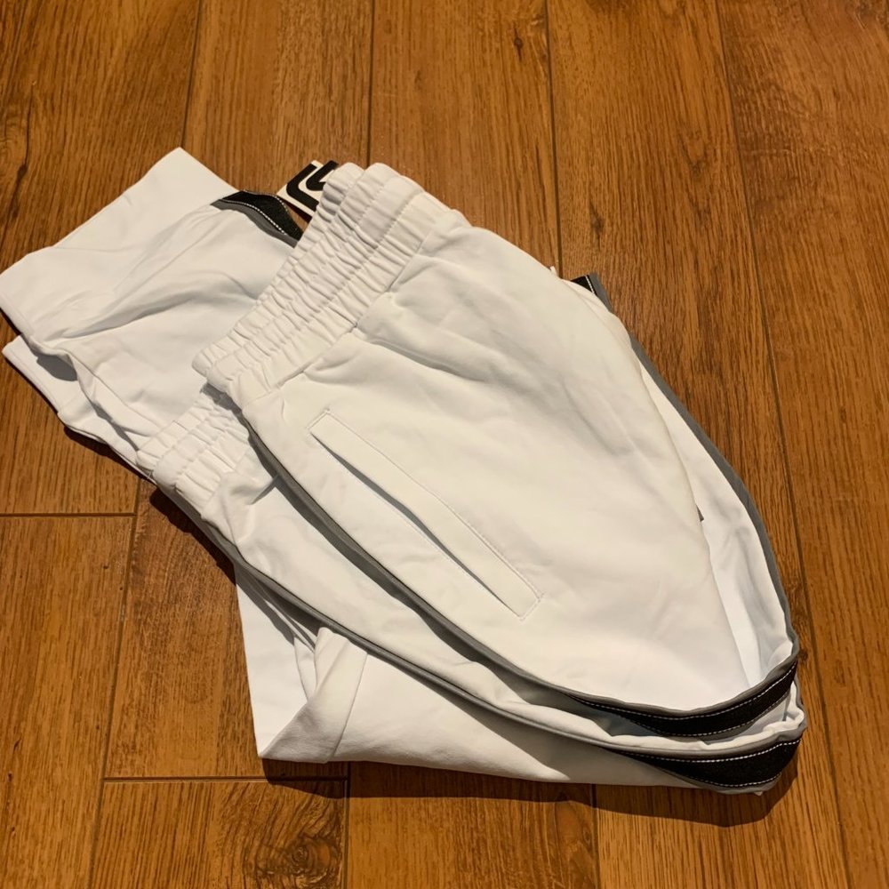 NWT - Shane Justin - WMNS- White 2PC - Jogger - Picture 4 of 5